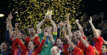 西班牙圆梦南非 捧金杯勇登世界之巅